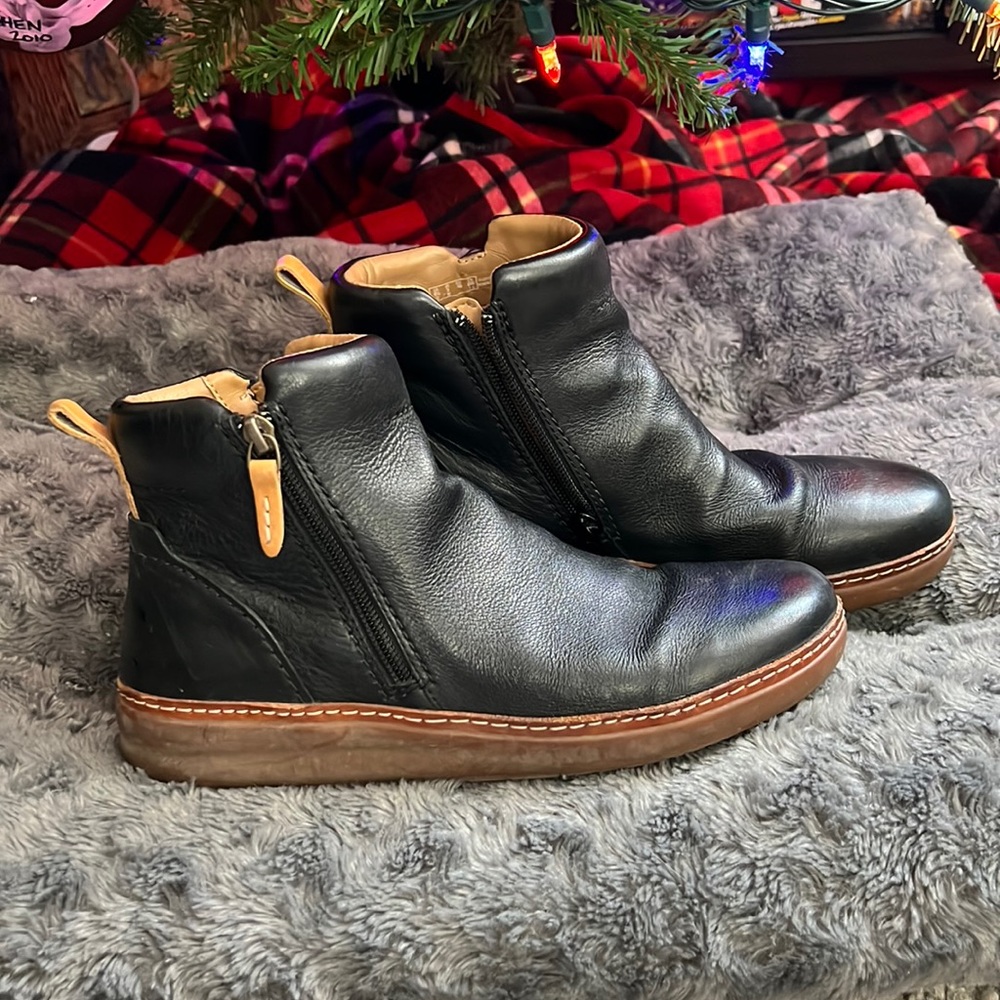 Clarks ankle boots - size 9